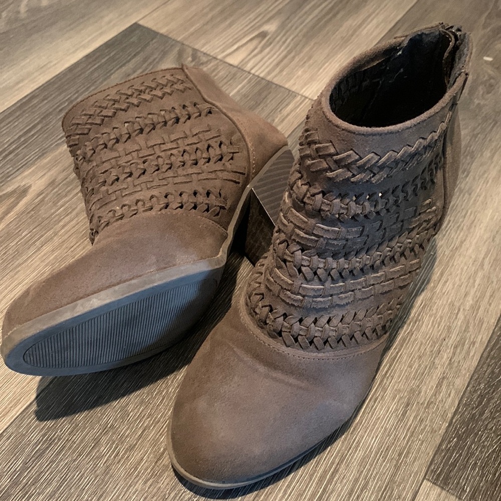 Maurice’s woven heeled boots size 7